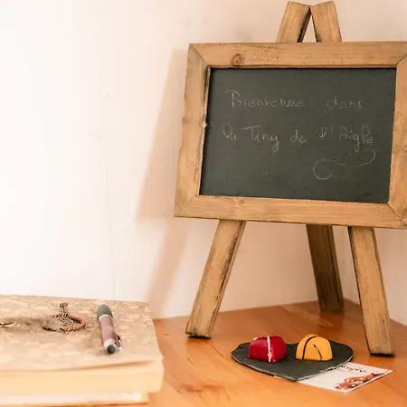 Tiny De L'aigle Apartment