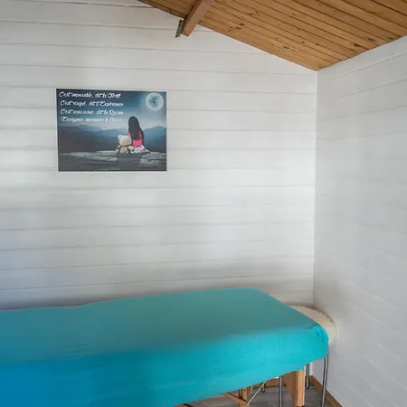 Tiny De L'aigle Apartman